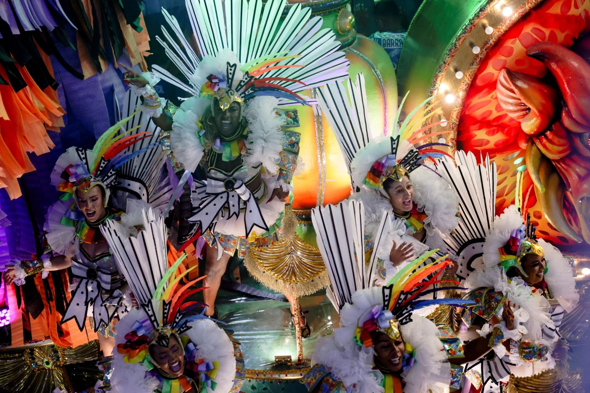Beija-Flor celebrou a maior festa de candomblé de rua do mundo