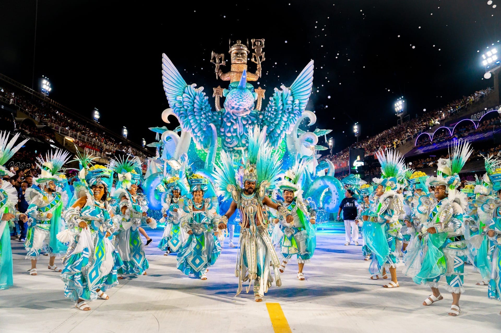 Beija-Flor celebrou a maior festa de candomblé de rua do mundo