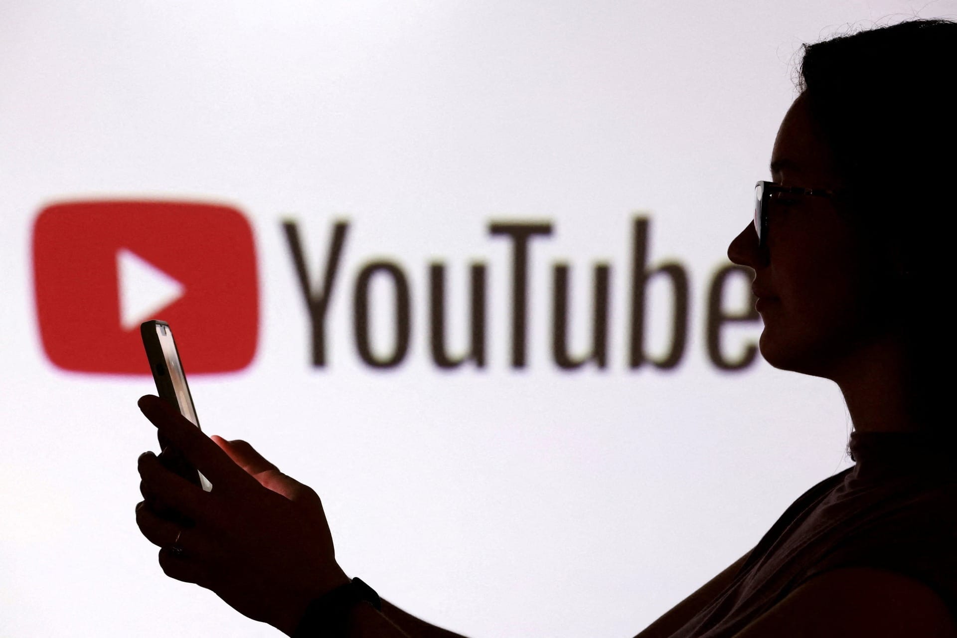 Ferramenta do YouTube identifica e remove deepfakes para proteger imagens