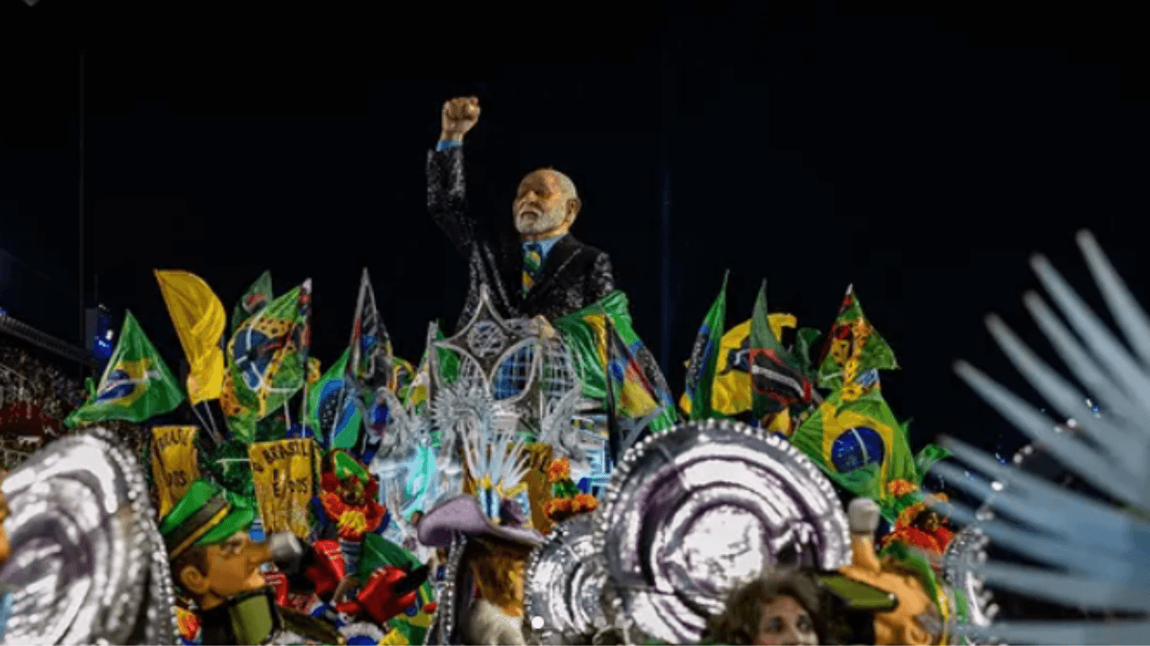 Acadêmicos de Niterói é rebaixada no carnaval do Rio após homenagear Lula