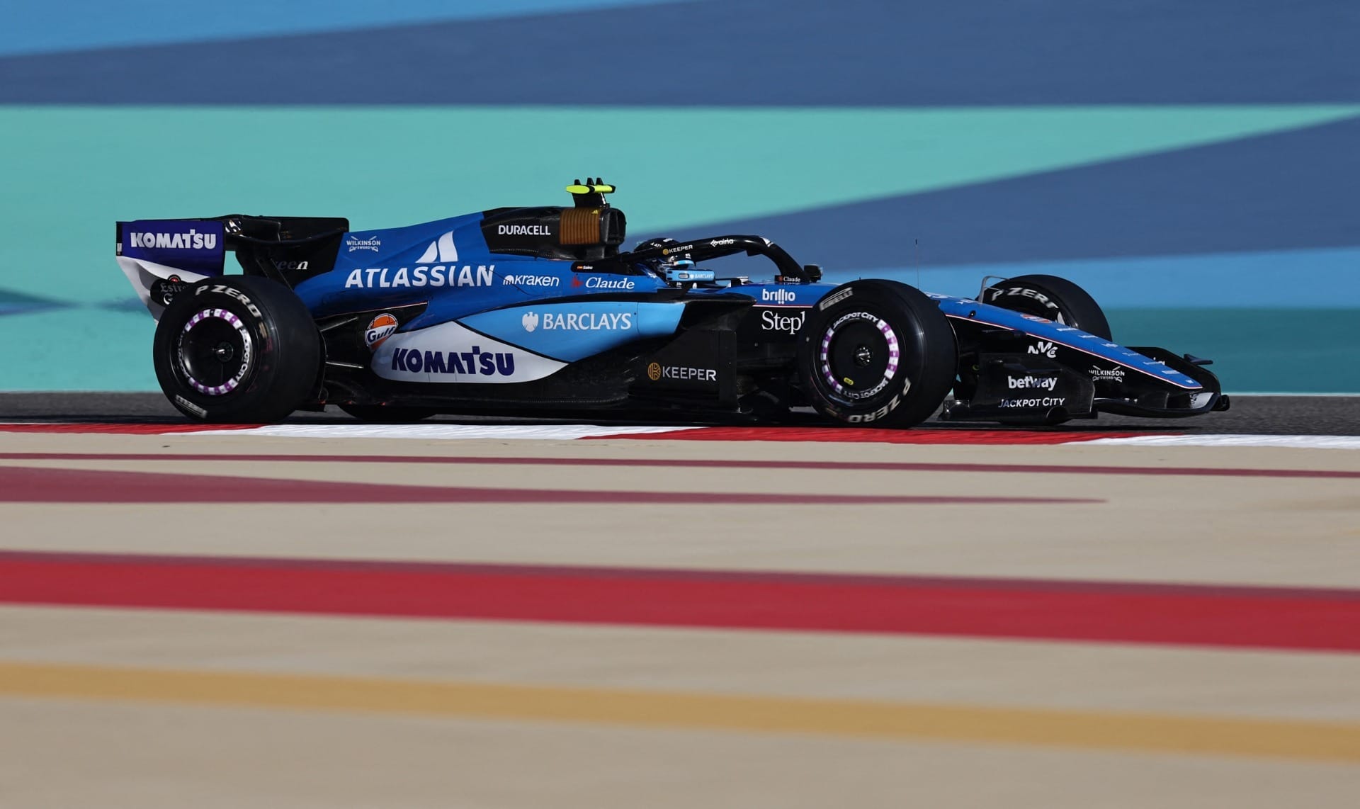 Para Carlos Sainz, regulamento precisa mudar logo (Imagem: Reuters)
