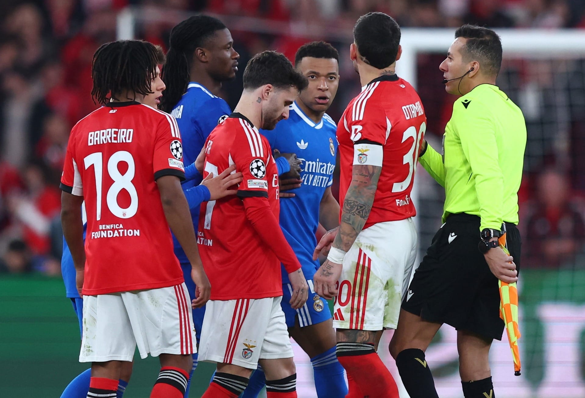 Mbappé defende Vini e confirma racismo: "Chamou de macaco cinco vezes"