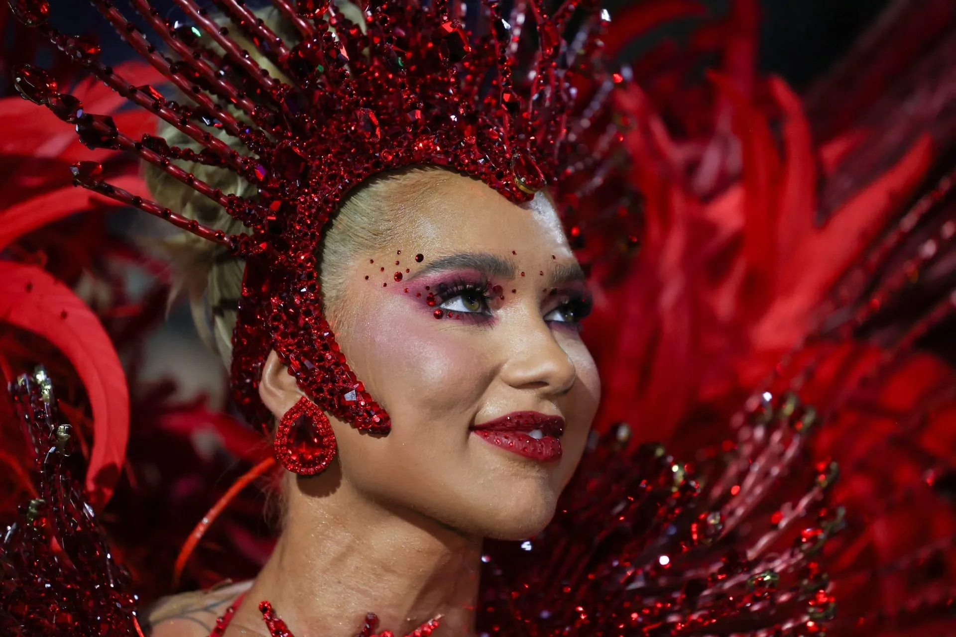 Fora da Grande Rio, Virginia prestigia amiga em ensaio da Vila Isabel