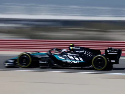 Antonelli lidera penúltimo dia de testes da F1 no Bahrein; Bortoleto é 12º