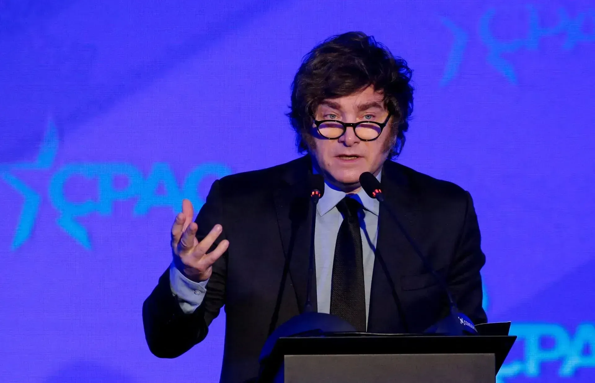 Mônica Bergamo: 84% dos brasileiros criticam falas de Javier Milei