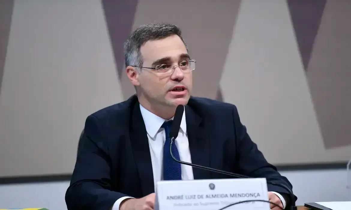 André Mendonça derruba decisão de Toffoli e tira restrições no caso Master