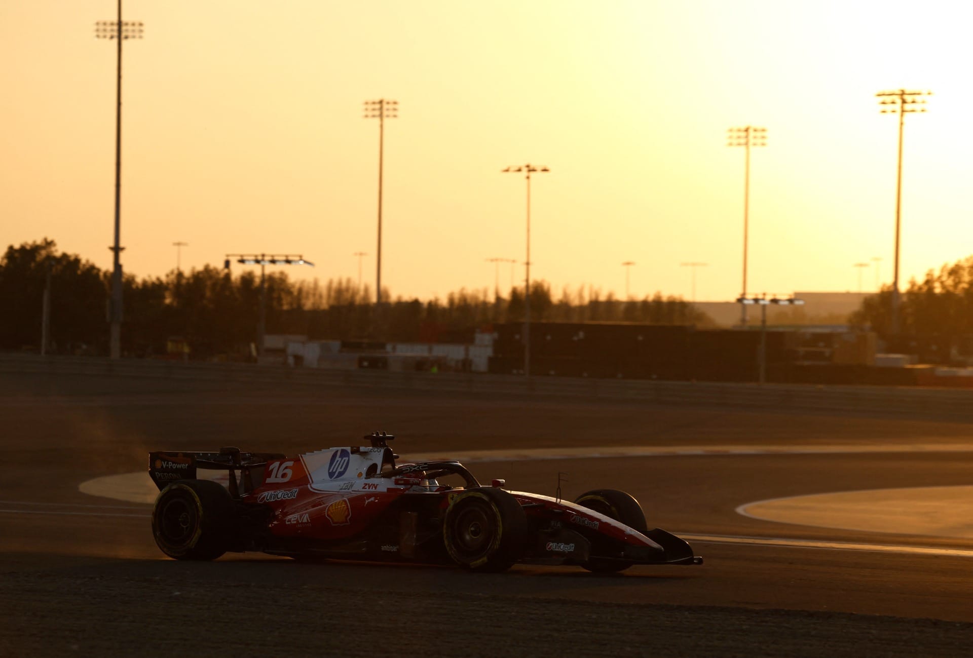 Leclerc foi o único a andar abaixo de 1:32 no Bahrein (Imagem: Hamad I Mohammed/Reuters)