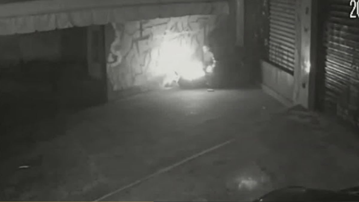 Vídeo: homem ateia fogo em mulher em situação de rua em SP
