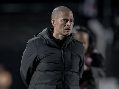 Athletic, do ex-meia Alex, vence e mantém Botafogo-SP no Z4