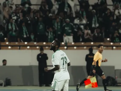 Com polêmica de arbitragem, Al Ahli vence Damac e dorme líder do Saudita