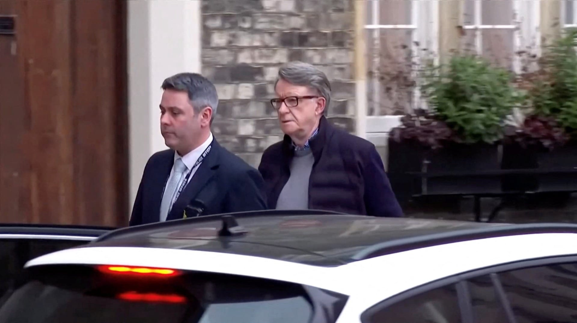 Ex-embaixador é preso em Londres em meio à investigação de caso Epstein