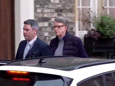 Ex-embaixador é preso em Londres em meio à investigação de caso Epstein