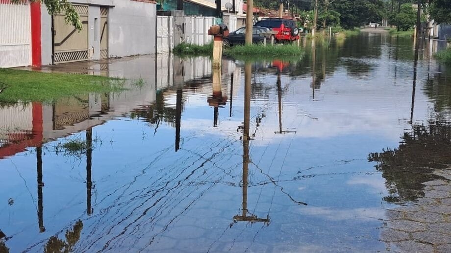 Chuva em Peruíbe deixa 290 desabrigados e cidade em emergência