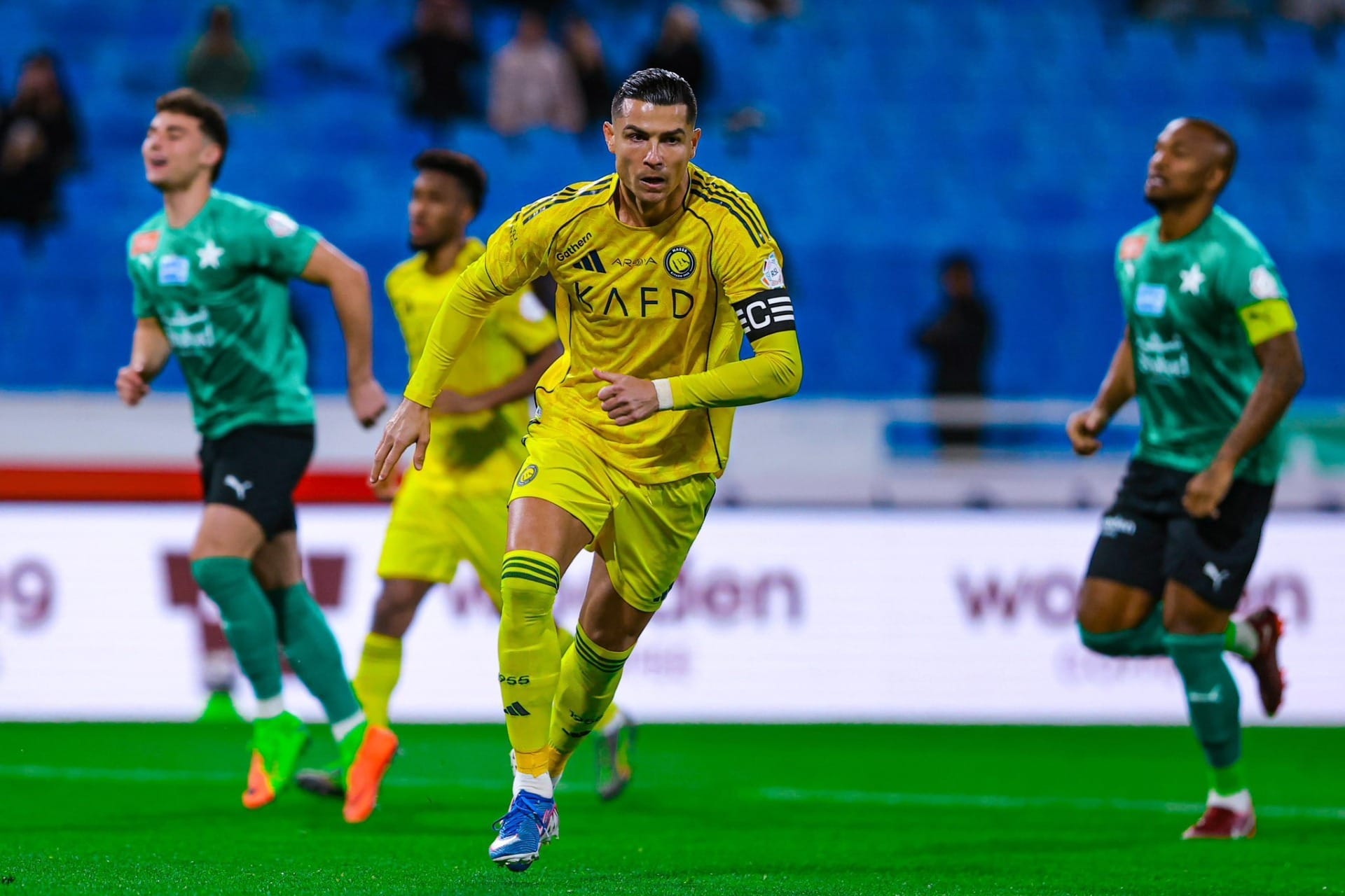 Cristiano Ronaldo marca, Al Nassr goleia e lidera Saudita; veja gol