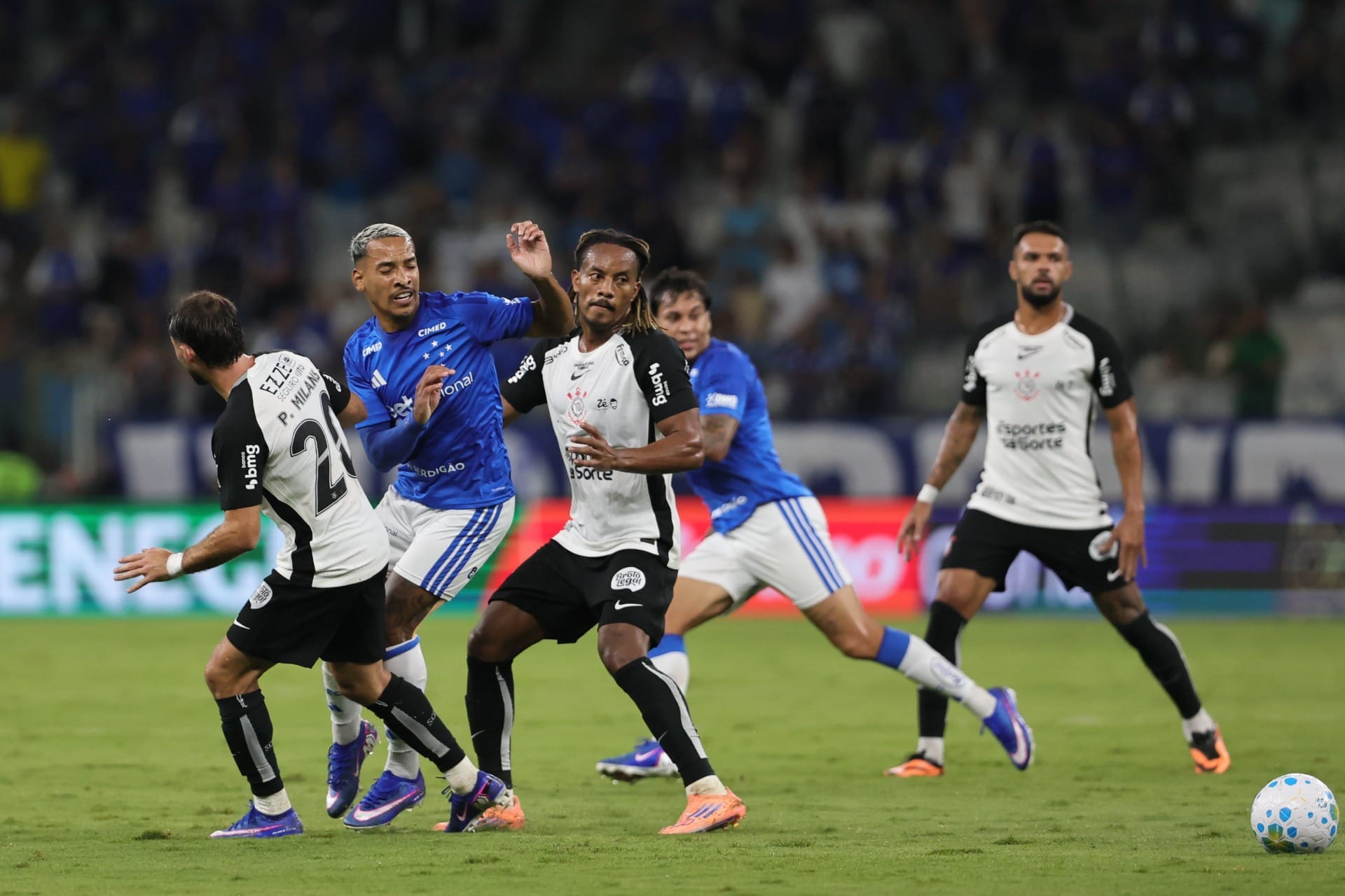 Corinthians arranca empate com Cruzeiro e chega a cinco jogos sem derrotas