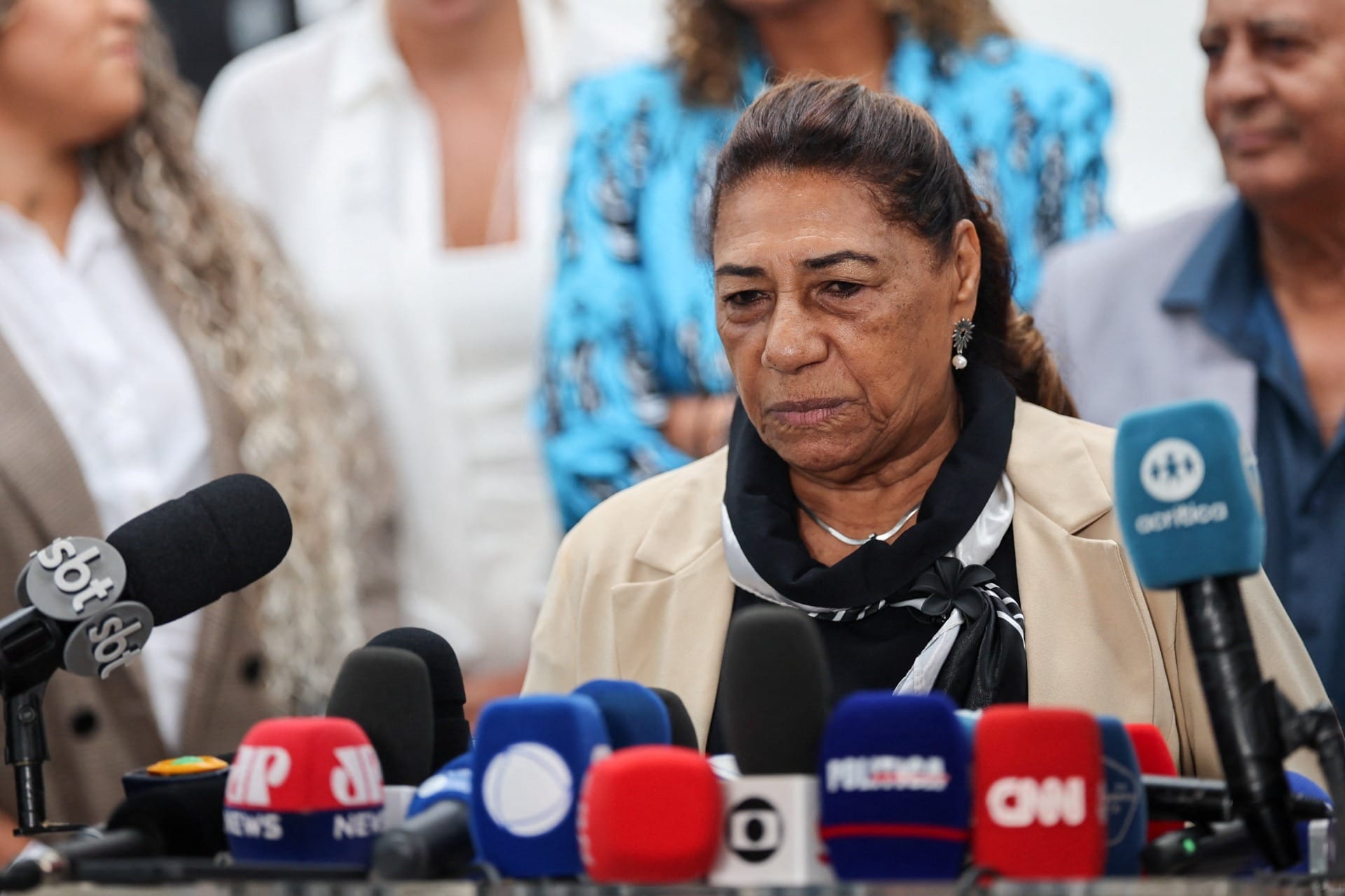 Mãe de Marielle passa mal em julgamento e deixa plenário do STF aos prantos
