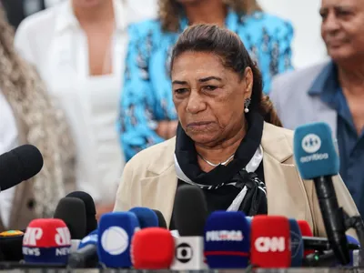 Mãe de Marielle passa mal em julgamento e deixa plenário do STF aos prantos