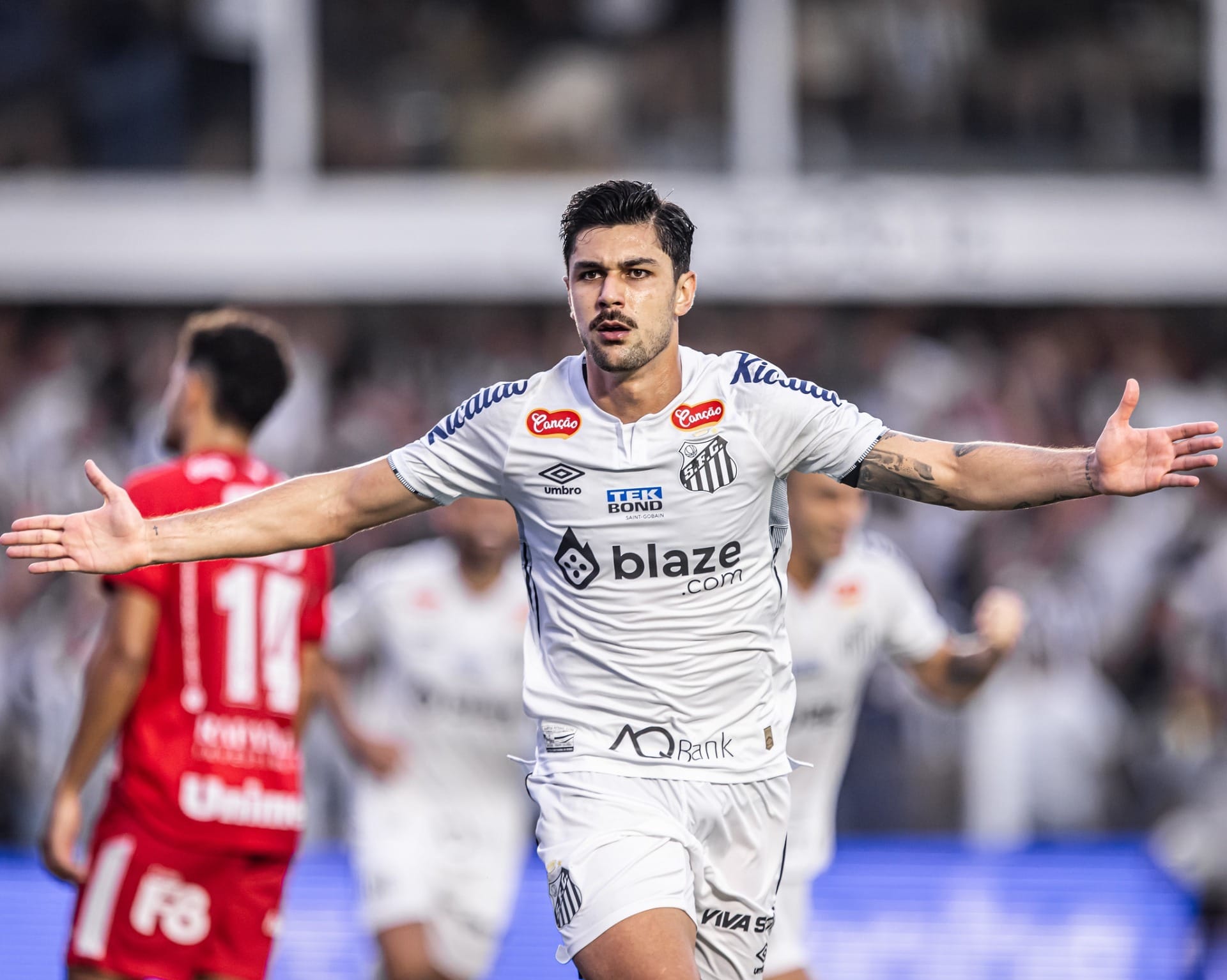 Santos paga dívida milionária com Arouca e se livra do transfer ban na FIFA