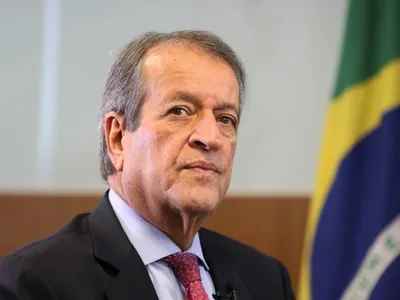 Crise entre Michelle e Flávio Bolsonaro mobiliza cúpula do PL