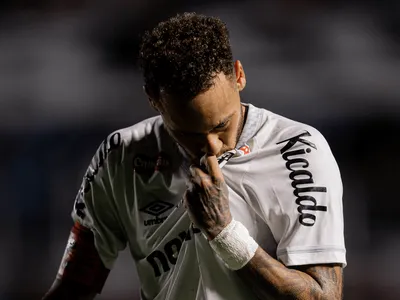 'Noite de gala' de Neymar repercute mundo afora: 'Ressuscita o Santos'