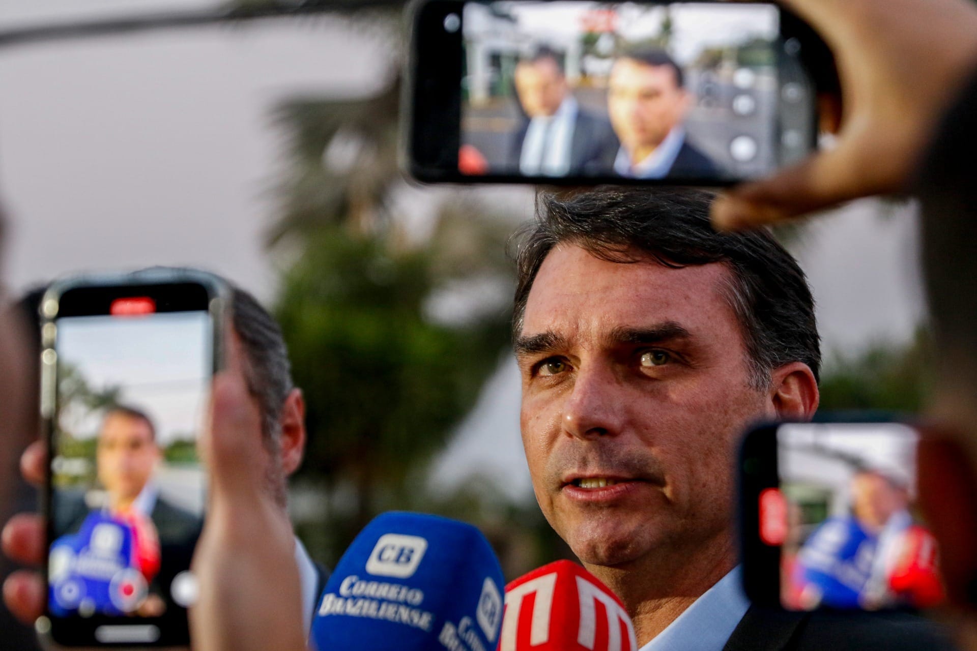 Flávio Bolsonaro supera Lula em cenário de segundo turno pela primeira vez