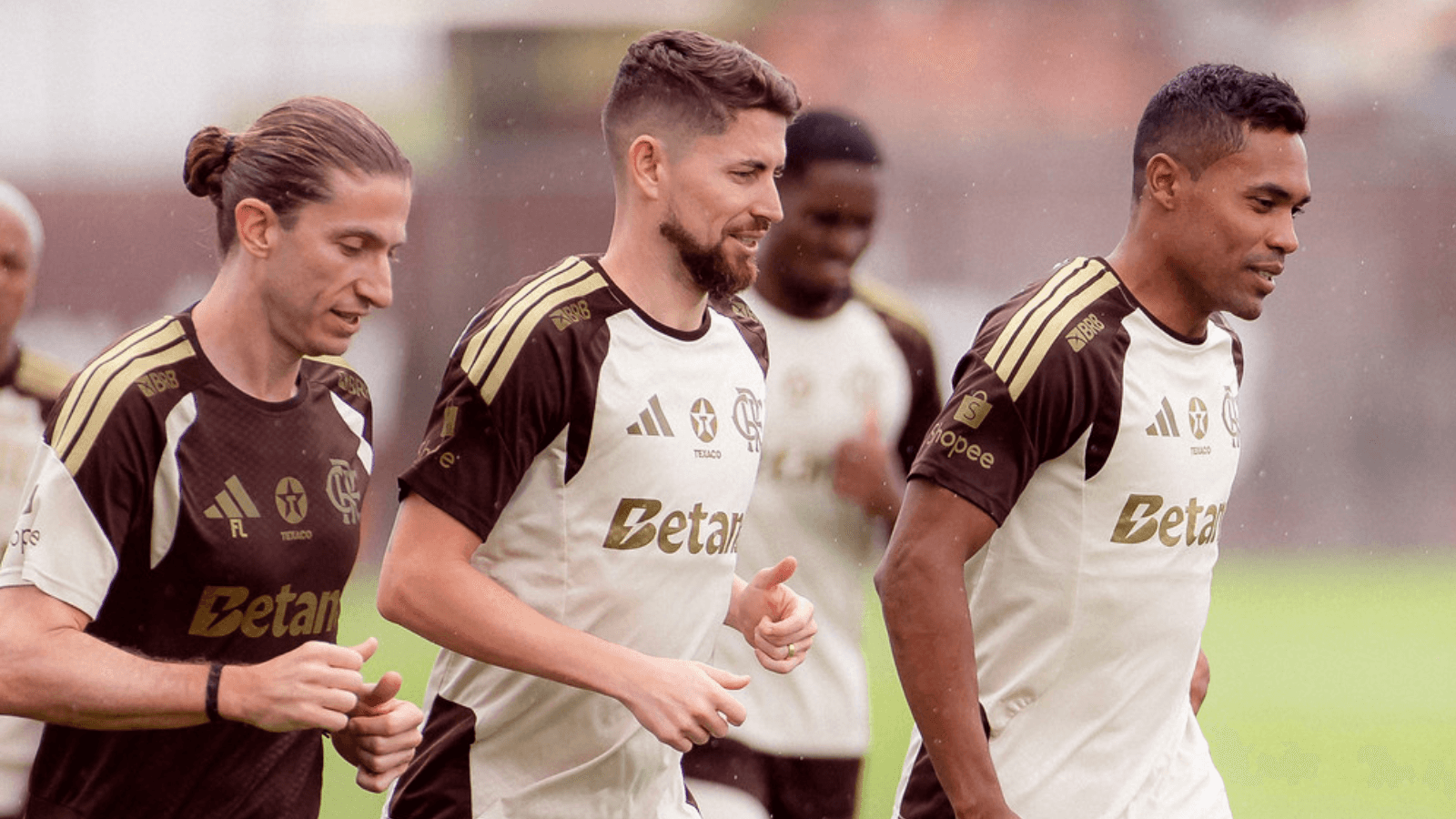Filipe Luís, Jorginho e Alex Sandro em treino do Flamengo. Foto: Adriano Fontes/Flamengo
