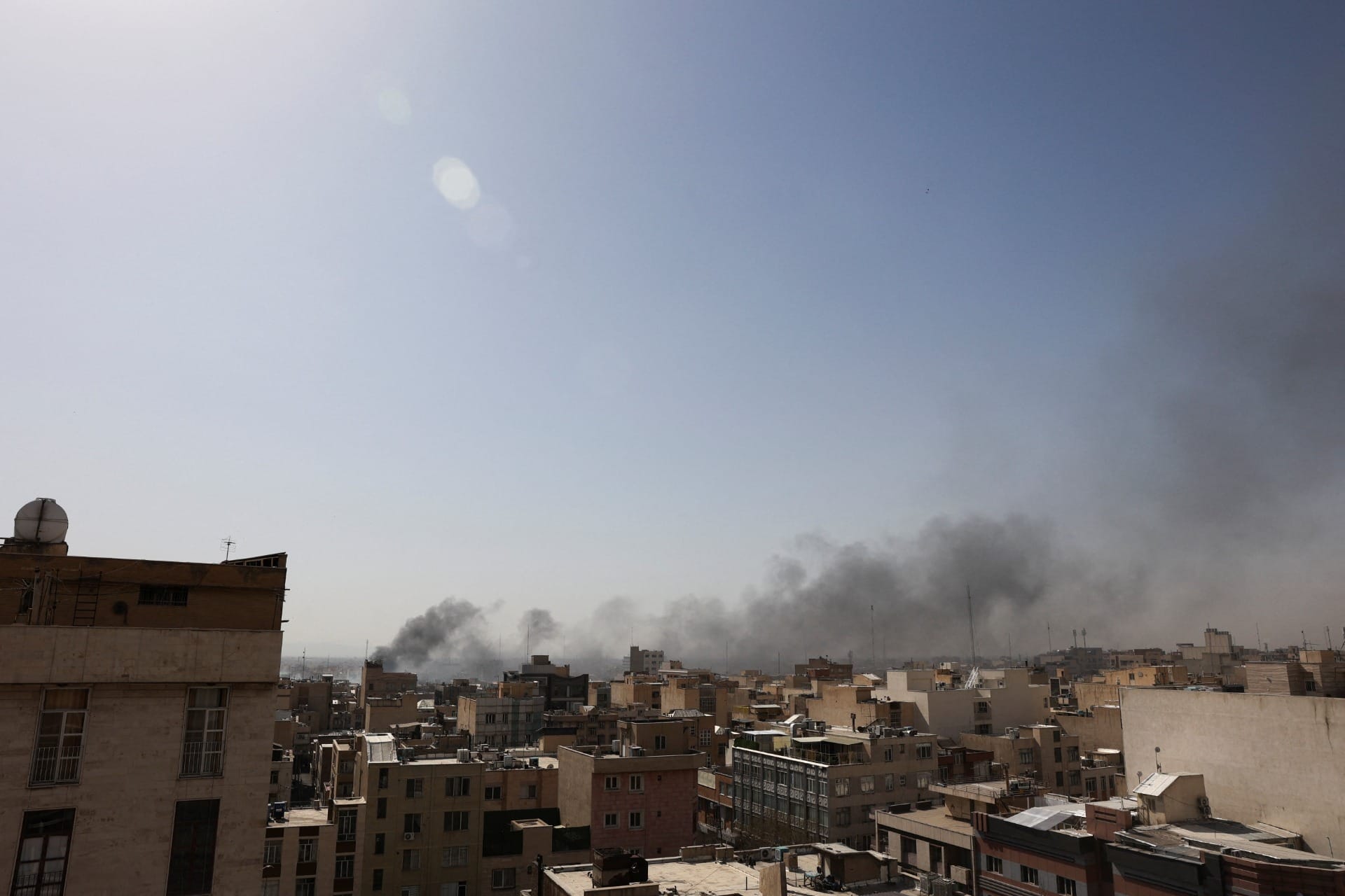 Fumaça é vista após ataque em Teerã