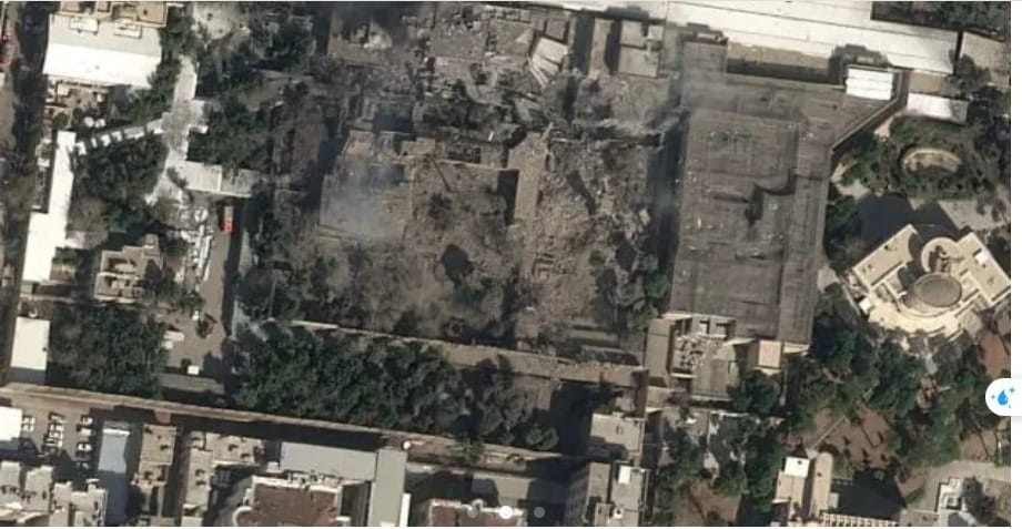 Imagem do bunker do aiatolá Ali Khamenei após ataques neste sábado (28), segundo Israel