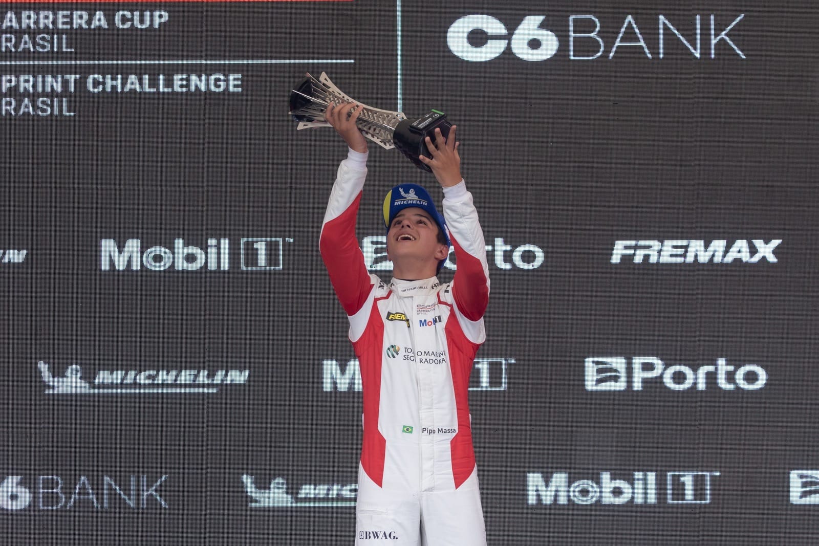 Filho de Felipe Massa estreia na Porsche Cup Brasil com vitória em SP