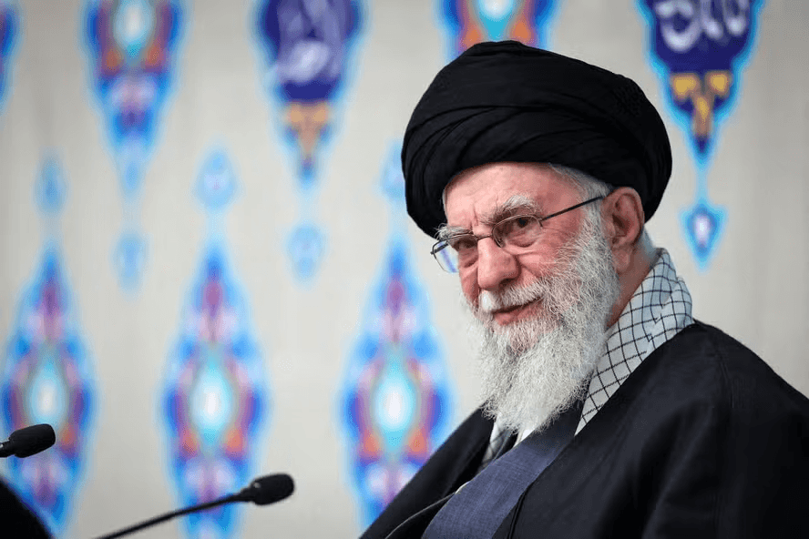 Trump confirma morte de Ali Khamenei após ataques; mídia do Irã confirma
