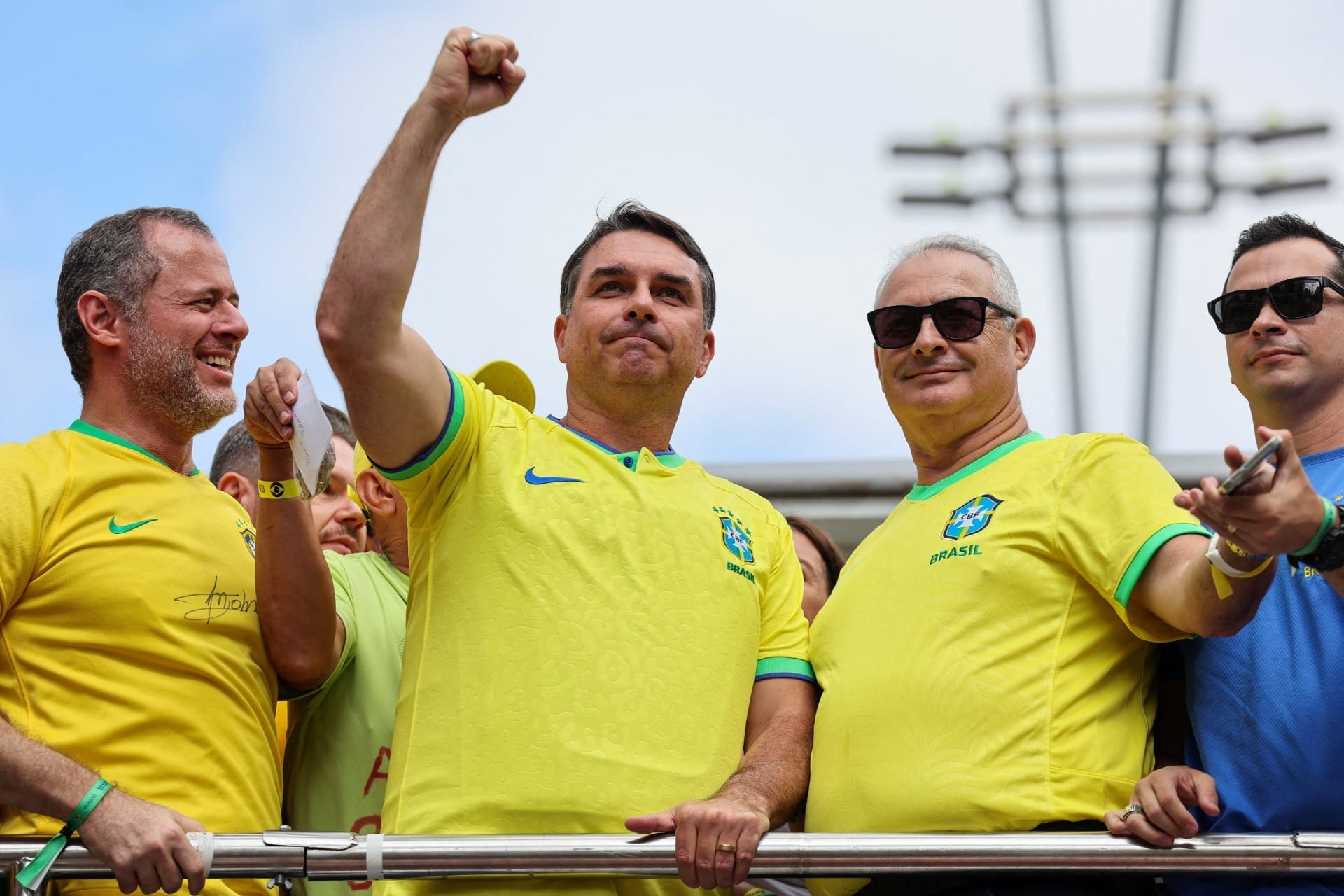Flávio Bolsonaro diz que luta para derrubar veto de Lula sobre dosimetria