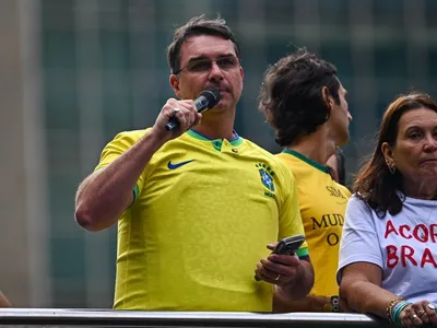 PT aciona TSE contra Flávio Bolsonaro por associar Lula ao crime organizado