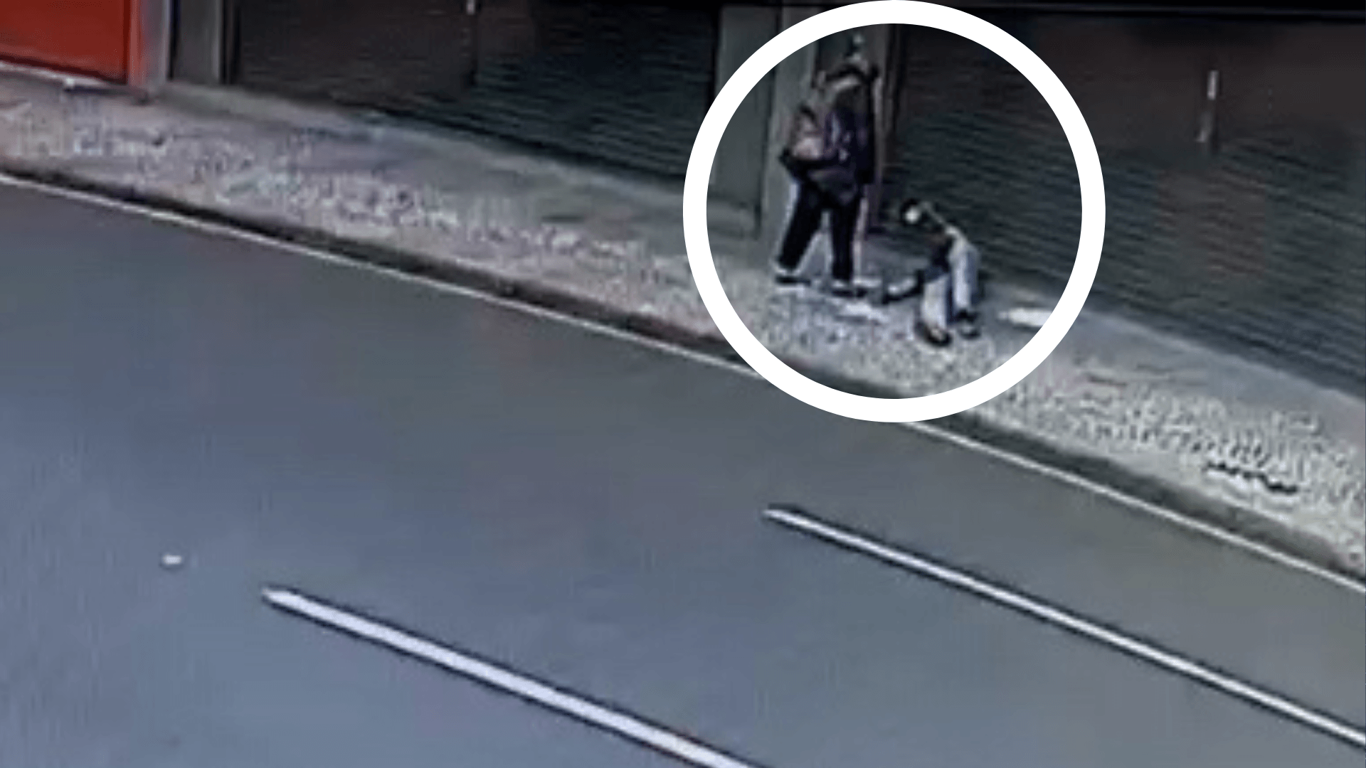 Idoso coloca fogo em homem em situação de rua no Centro de Curitiba