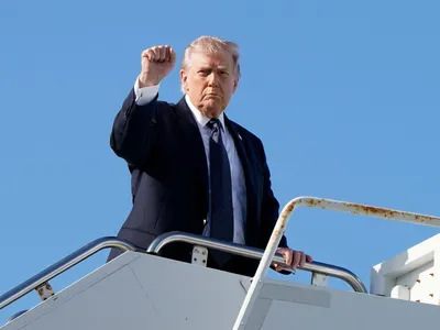 Tribunal de apelações dos EUA autoriza Trump a manter tarifa global de 10%