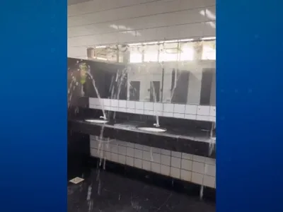 Vídeo: Banheiro vira piscina após 'maníaco das torneiras' agir em terminal