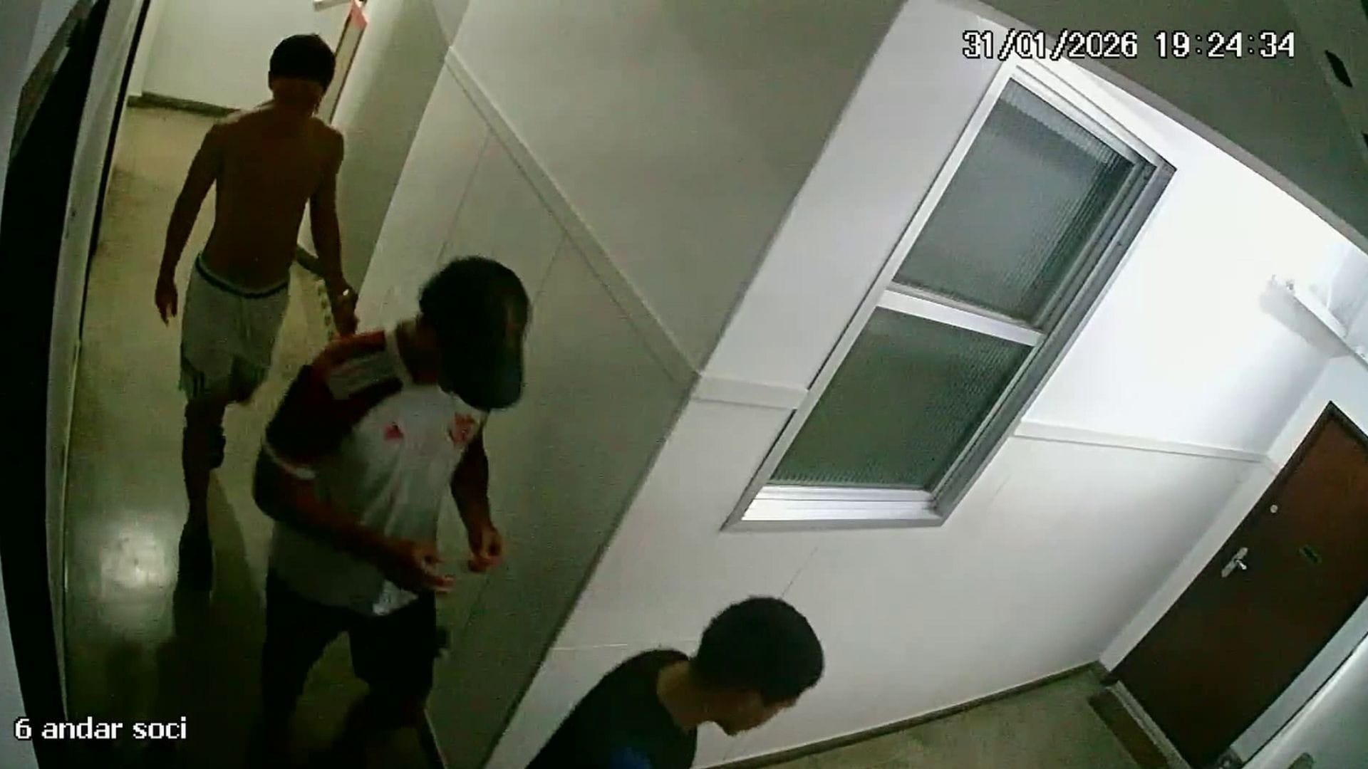 Polícia investiga se réus por estupro coletivo estão fora do país