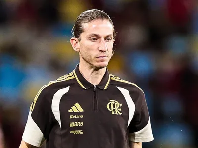 Queda de Filipe Luís no Fla repercute no mundo: "Uma taça a cada 14 jogos"