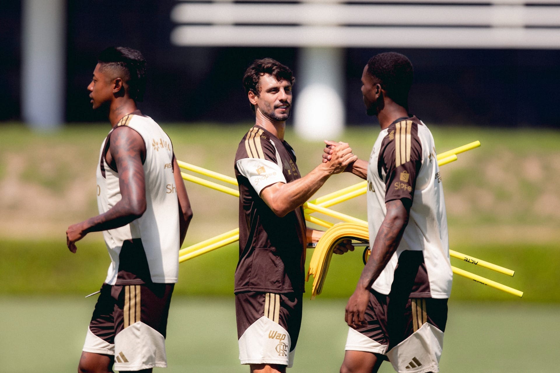 Rodrigo Caio pede demissão e deixa o Flamengo após saída de Filipe Luís