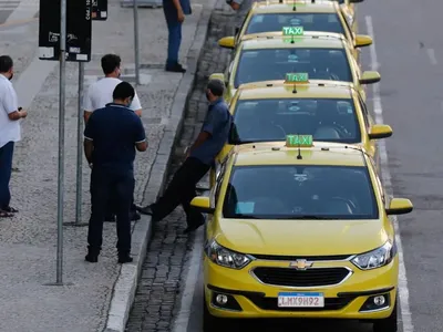 Governo anuncia linha de R$ 30 bi para motoristas de aplicativo e taxistas