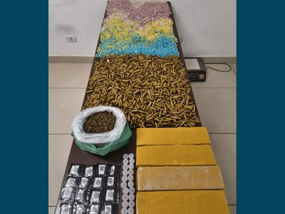 Mulher é presa por armazenar 11kg de drogas e deixar sob cuidado dos filhos
