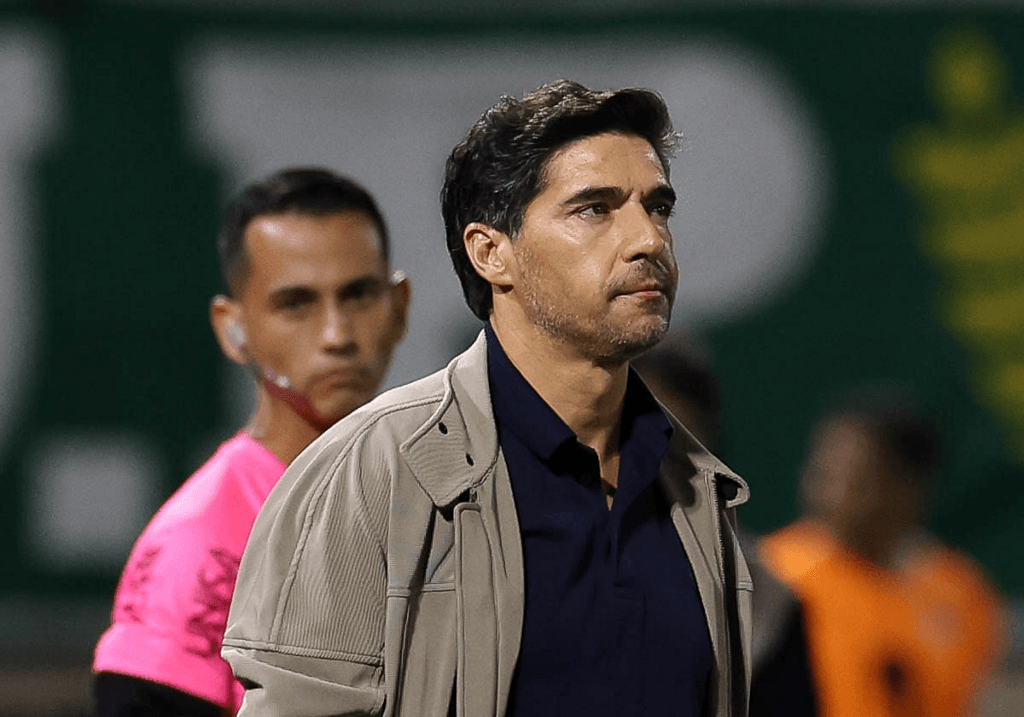 Abel explica Roque e Arias no banco do Palmeiras e comenta sobre Rômulo