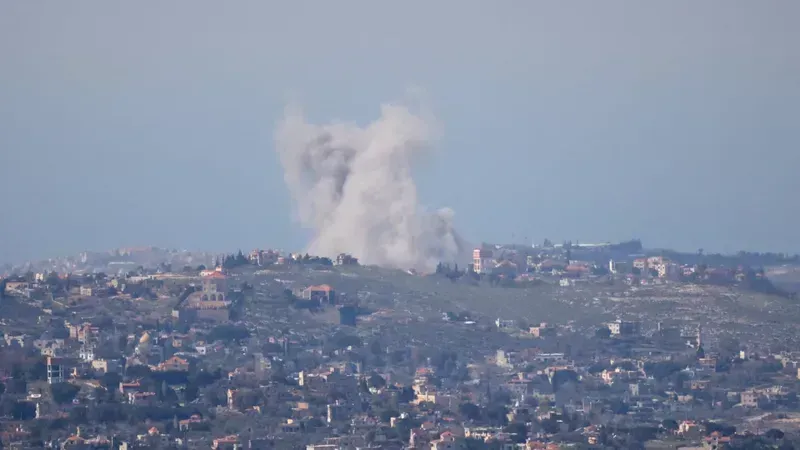 Síria fecha a fronteira com o Líbano em meio à invasão de Israel