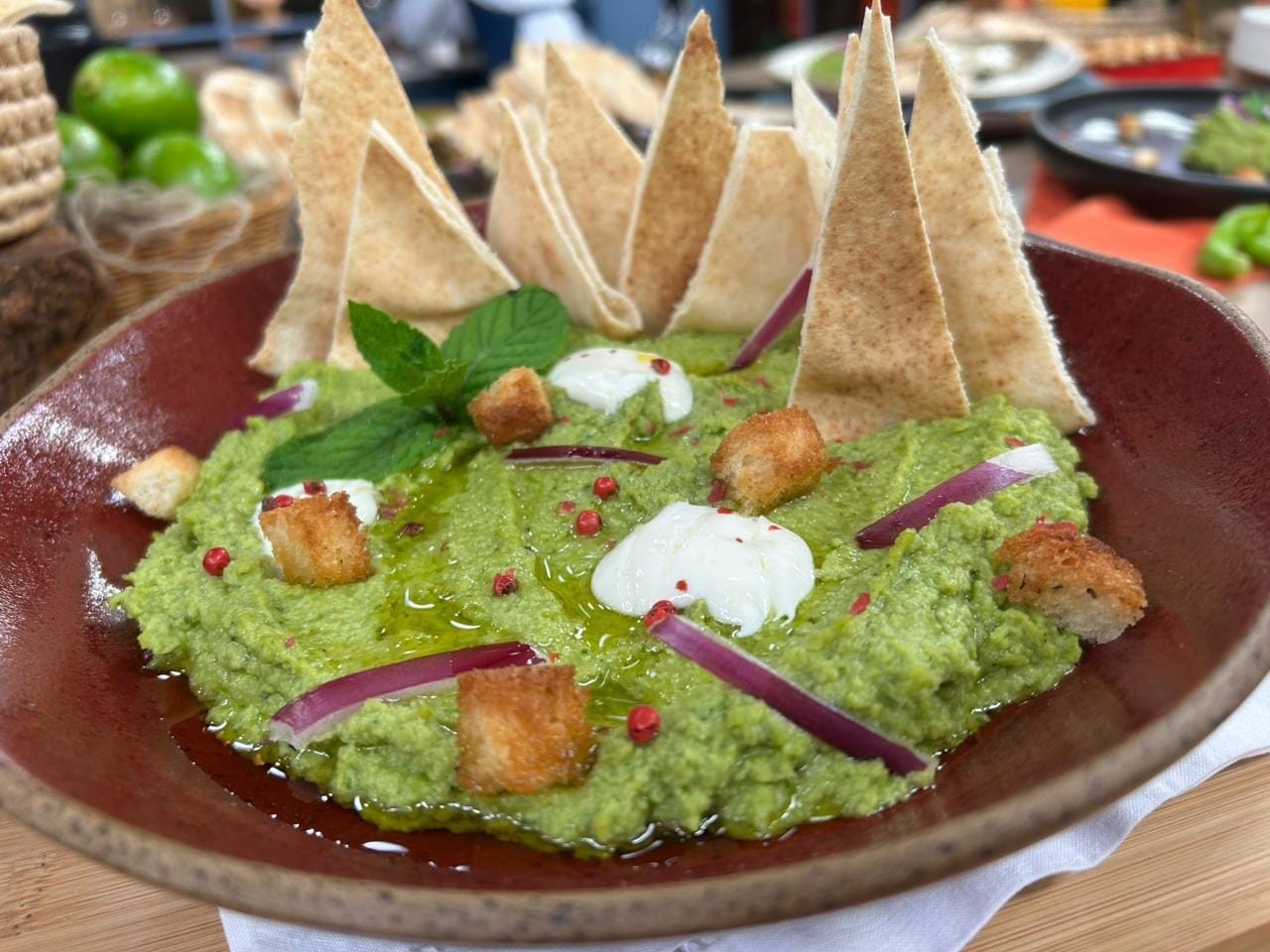 Homus de ervilha com hortelã, limão e mel do chef Bruno Hashimoto | Band Receitas