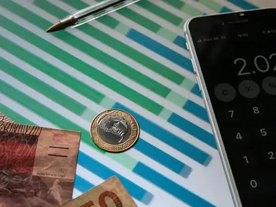Juliana Rosa: serviços estáveis em junho mostram desaceleração da economia
