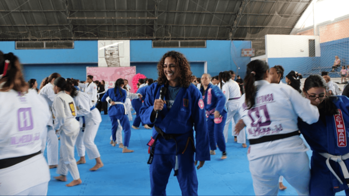 Jiu-jítsu ganha espaço entre mulheres e amplia debate sobre saúde