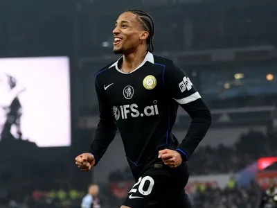 Fora da Copa do Mundo, João Pedro está próximo de assinar com o Barcelona