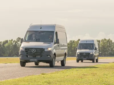 Mercedes lança Sprinter com câmbio 9G-Tronic e revisões inclusas