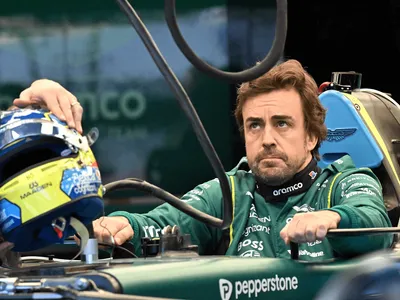 Aston Martin limita número de voltas para proteger Alonso e Stroll; entenda