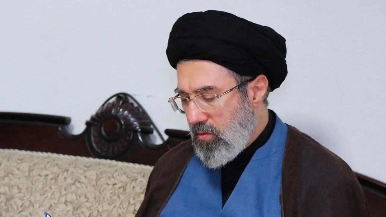 Mojtaba Khamenei em 2024 (WANA via Reuters)
