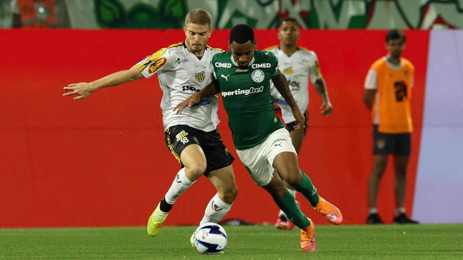 Palmeiras vence e abre vantagem na final do Paulista contra o Novorizontino